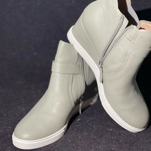 L. Paulo Tan Bootie size 10